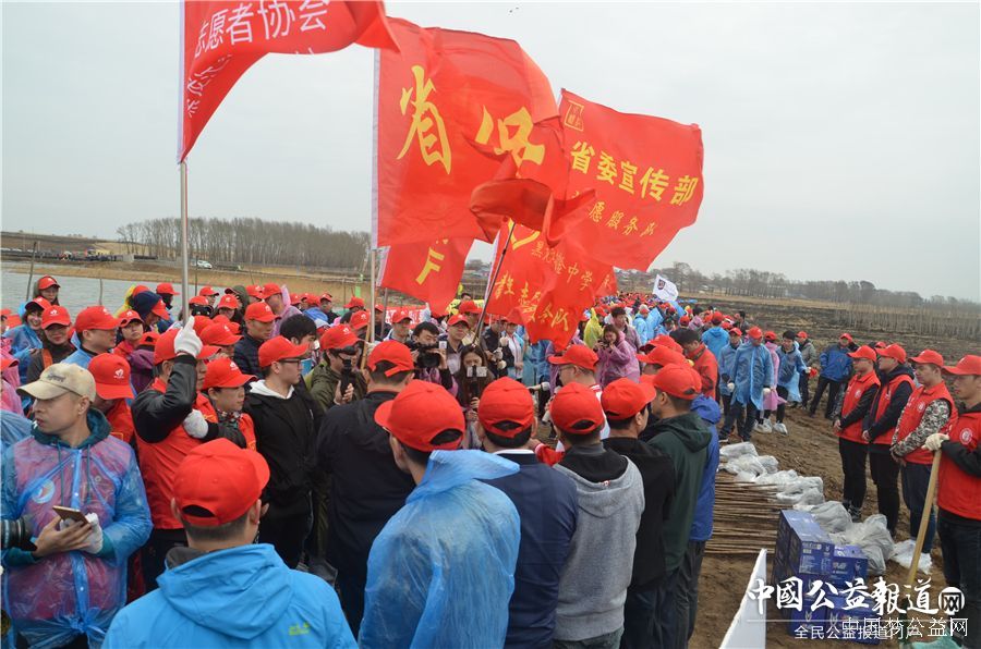 开云(中国)圆满完成“保护青山绿水_共建大美龙江”千人公益植树志愿服务工作